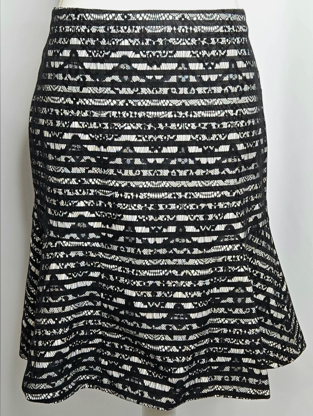 Ann Taylor Black Lace Overlay W Ruffle Hem Fully Lined NWOT Size 8